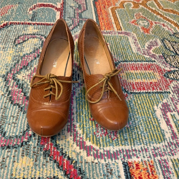Vintage Oxford style lace up heels - Picture 2 of 13